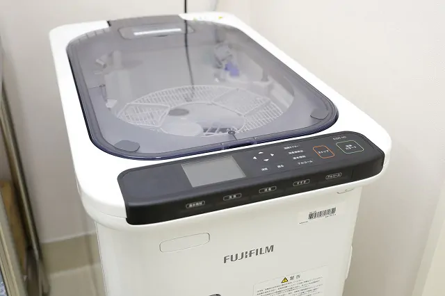 徹底した感染予防のための専門の内視鏡洗浄機を使用